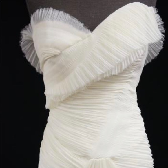 Vera Wang Hayden Wedding Dress - Picture 4 of 16